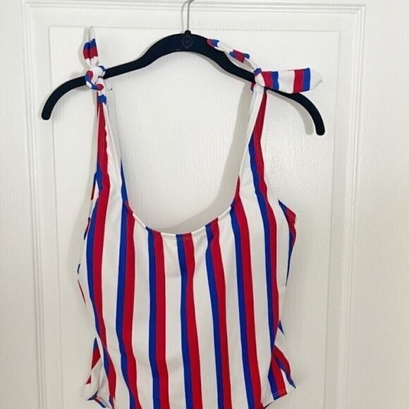 No Boundaries Patriotic One Piece Stripes Adjustable Strap High Leg Swimsuit - Picture 3 of 10